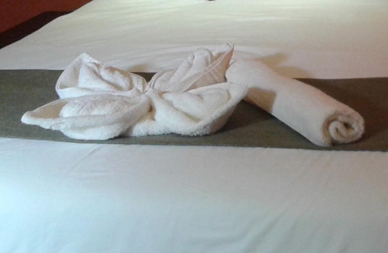 Larissa Hotel Маун Экстерьер фото